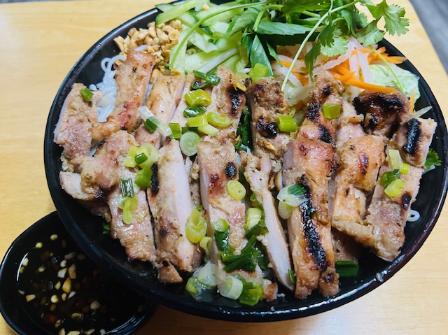 V5. Grilled Chicken Vermicelli Noodle